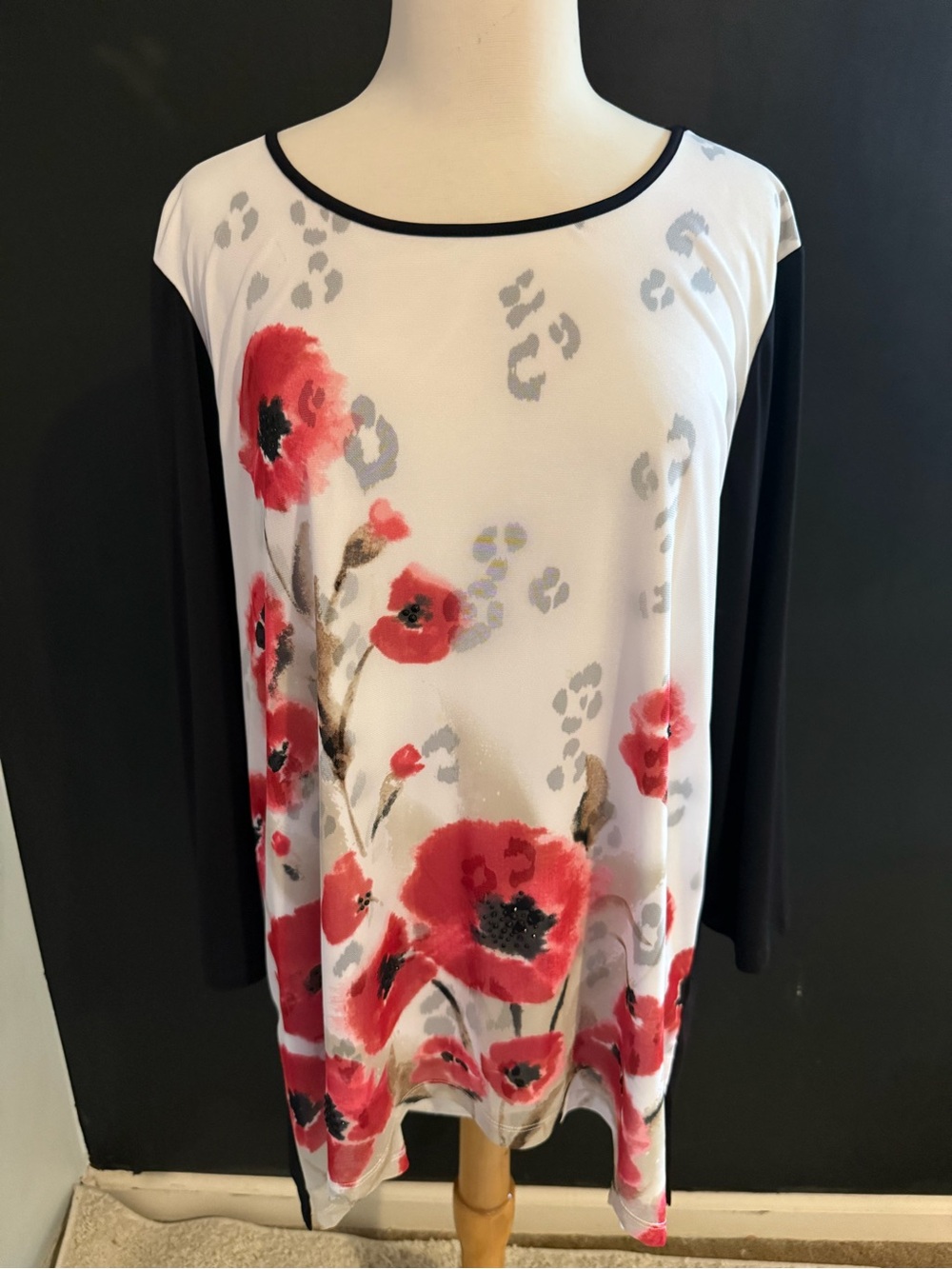 Alfred Dunner White Tunic with Red Floral Print and Black Sleeves poppies